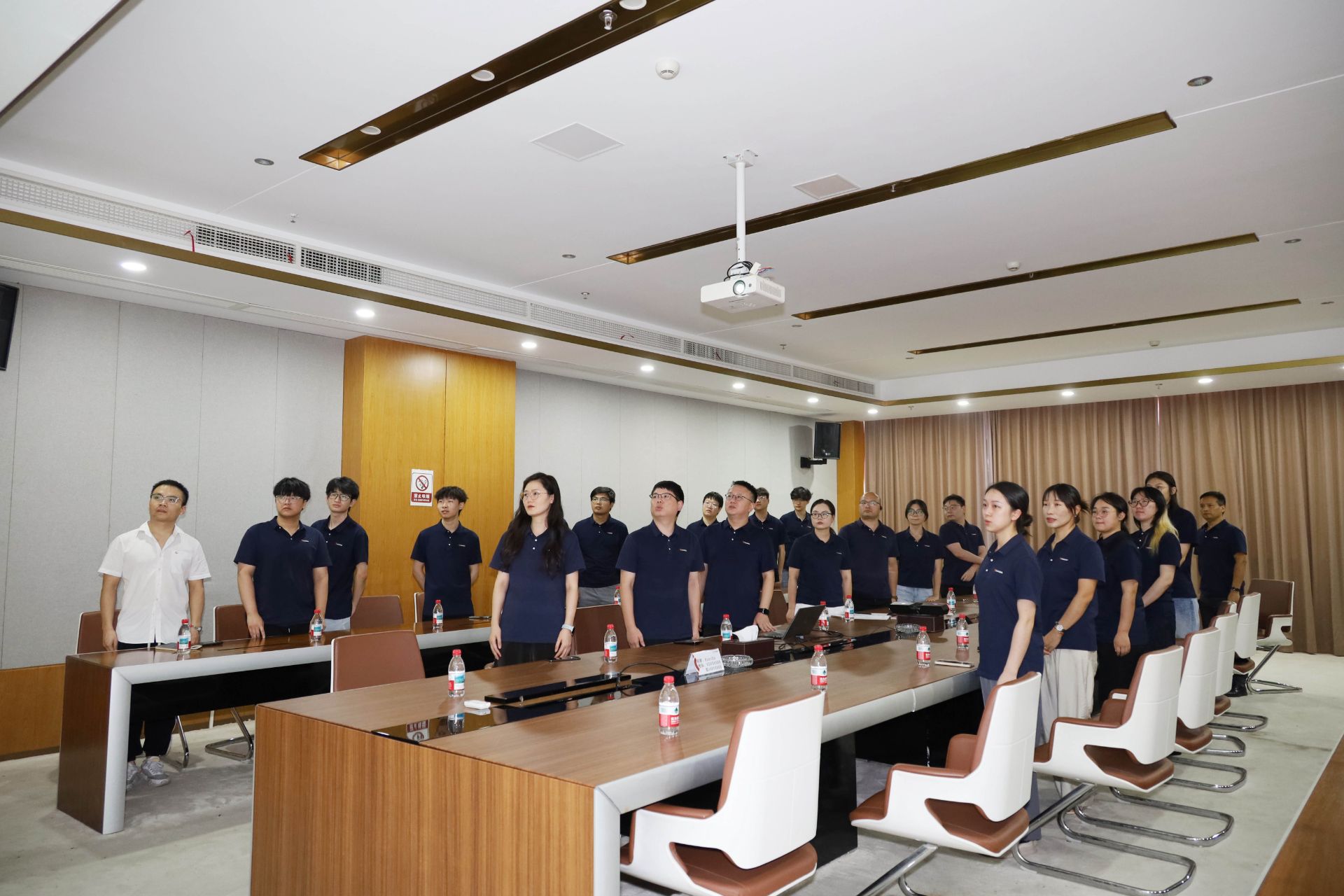 弘扬爱国主义精神|宣达集团组织党员观看九三阅兵直播